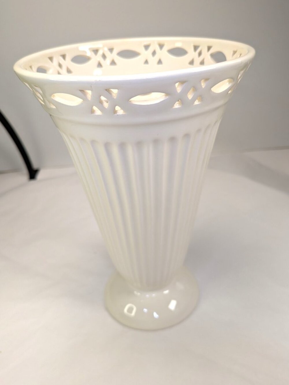VTG Mid-Century White Ribbed Pedestal Vase w Integrated Flower Frog & Lattice
